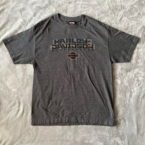 Harley Davidson grey blank logo men’s shirt.